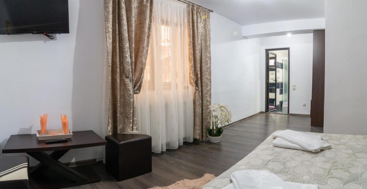 Casa Lazar Hotel Buşteni Eksteriør billede
